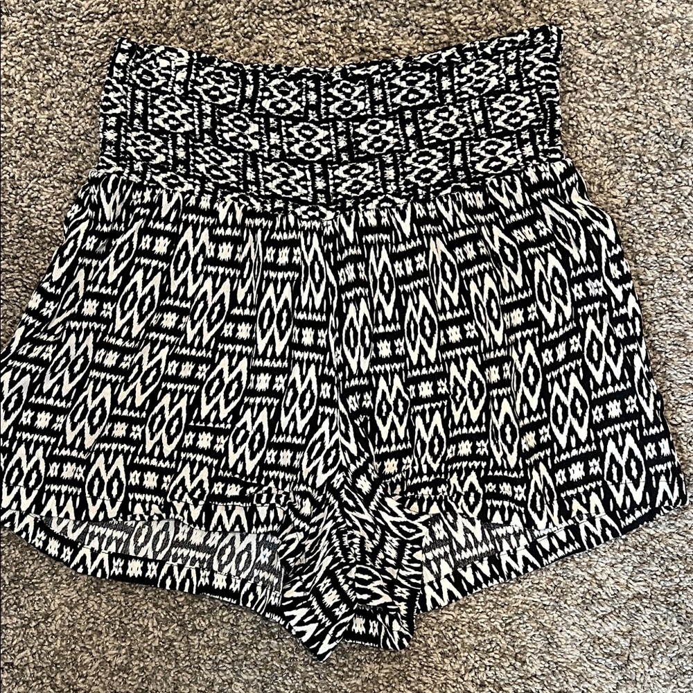 NY Collection High Waist Black and White Patterned Shorts